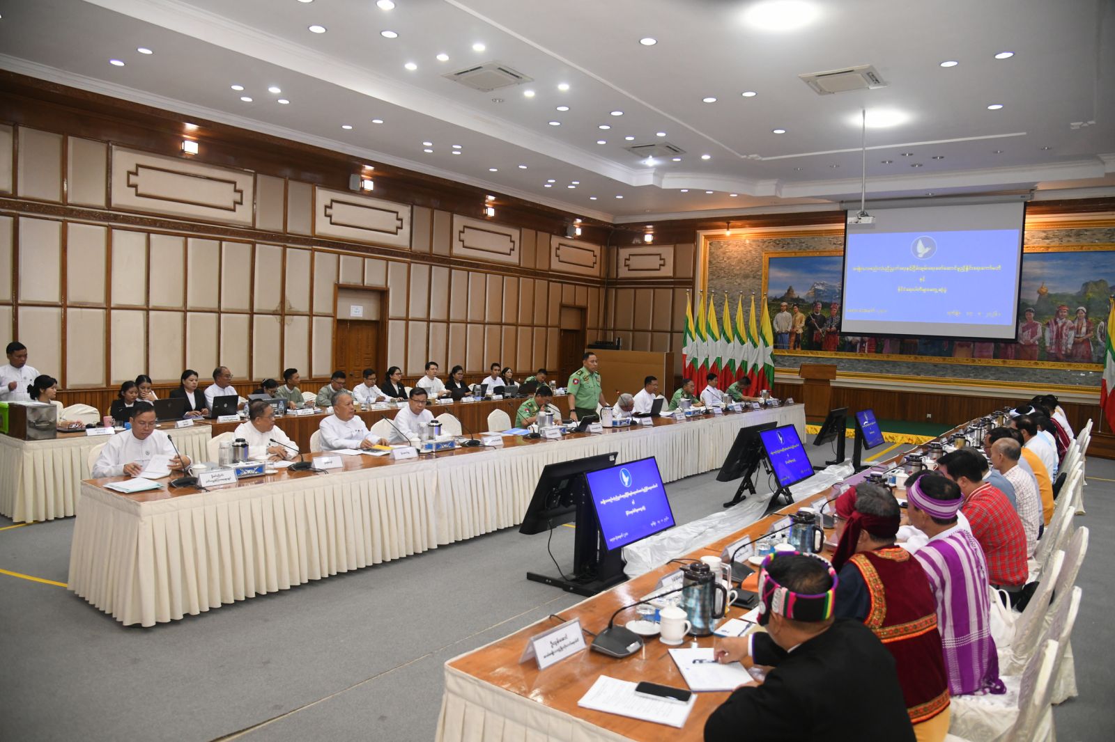 You are currently viewing အမျိုးသားစည်းလုံးညီညွတ်ရေးနှင့် ငြိမ်းချမ်းရေးဖော်ဆောင်မှုညှိနှိုင်းရေးကော်မတီနှင့် မှတ်ပုံတင်ခွင့်ပြုပြီးသည့် နိုင်ငံရေးပါတီများ တွေ့ဆုံပွဲ ကျင်းပ (၁၇-၈-၂၀၂၆)